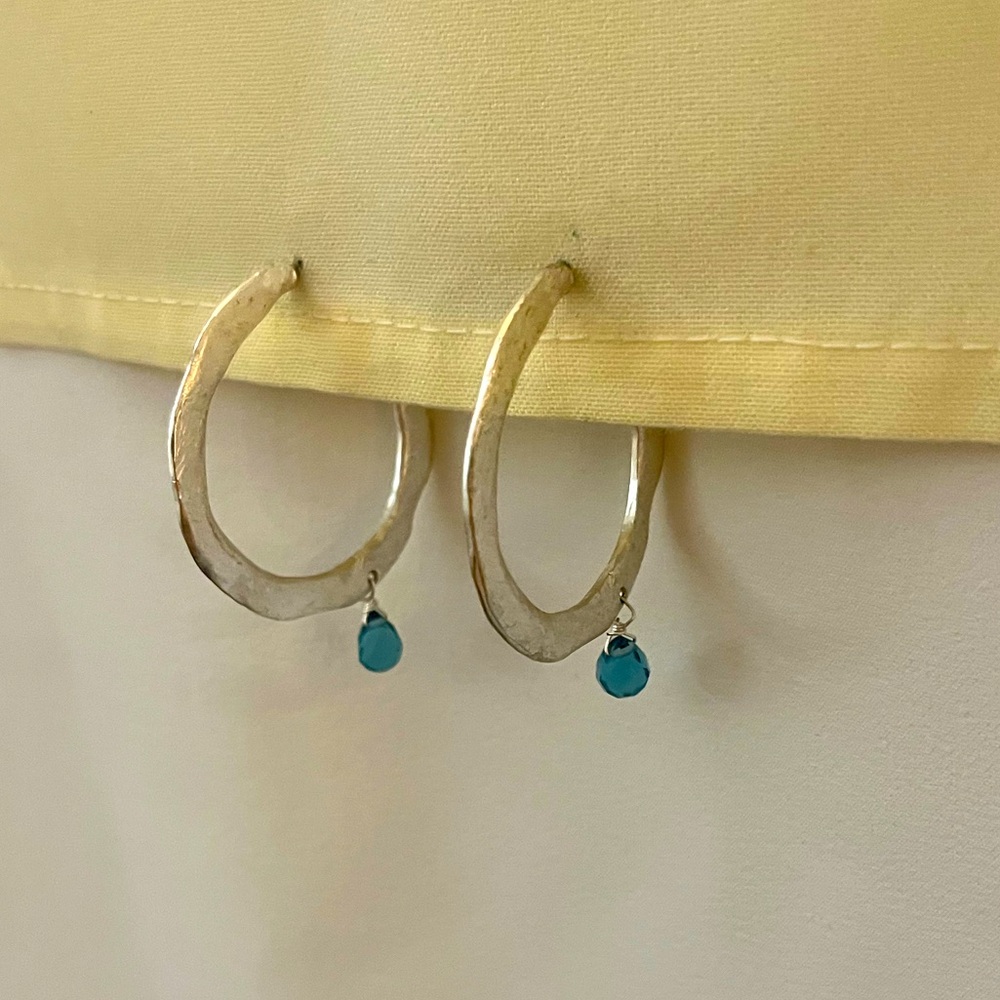 Elegant Silver Hoop Earrings with Blue Accent - Picture 4 of 16